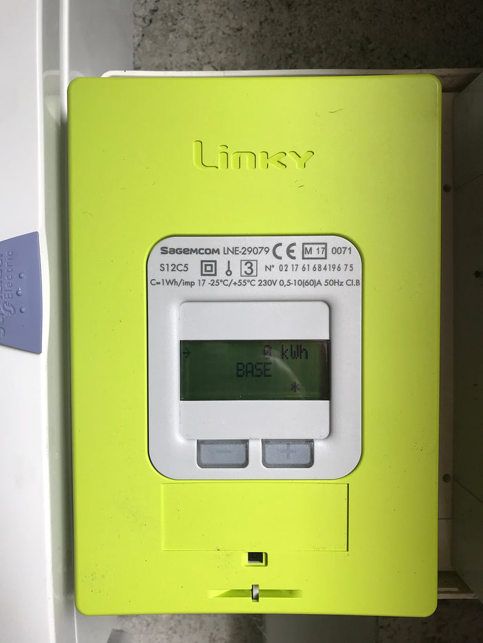 Compteur Linky installé dans une habitation — comprendre l'injection solaire et les index