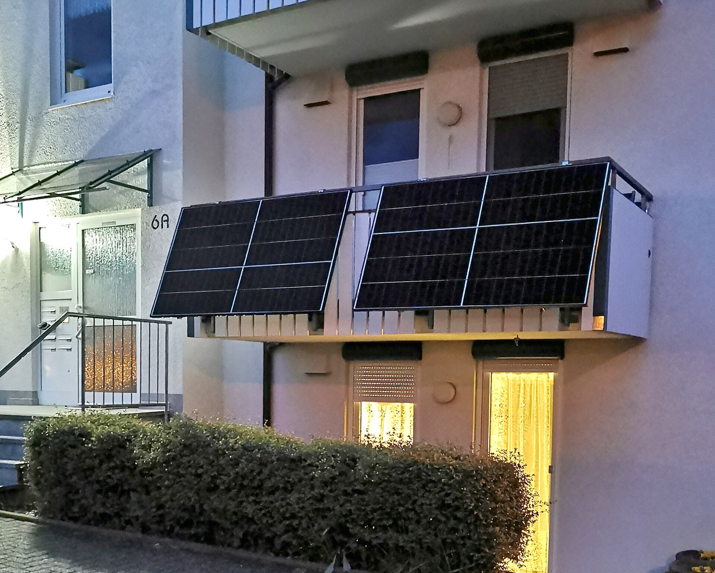Kit solaire plug and play en situation — déplacer la chauffe du ballon d'eau chaude vers les heures de production